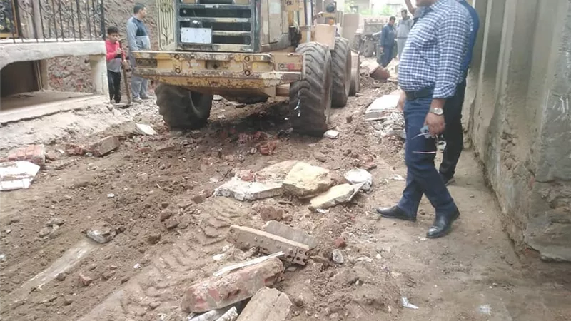 حملة لإزالة التعديات بشوارع سرس الليان تمهيداً لرصفها.. صــــور