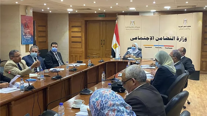 القالقباج تبحث لضافة فئات جديدة من غير القادرين للتأمين الصحي الشامل