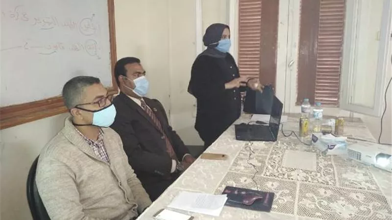 جامعة الوادى الجديد تواجه الشائعات فى ندوة تثقيفية بكلية الآداب .صور