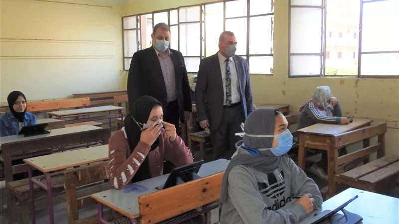 خط ساخن وواتس آب لتلقى شكاوى الامتحان التجريبى للصف الأول الثانوي بالمنوفية.. صــــور
