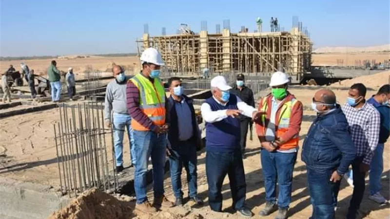 الزملّوط يتفقد اعمال المرحلة الأولى لانشاء أول مجمع حكومى مميكن بالوادى الجديد