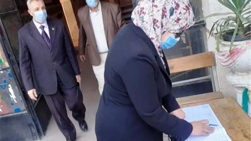 محافظ بنى سويف يتابع بدء امتحان التدريبى لطلاب الأول الثانوى.. بالصور