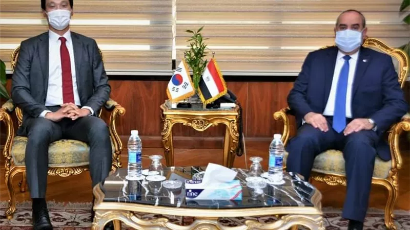 وزير الطيران يبحث مع سفير كوريا الجنوبية زيادة الحركة السياحية الوافدة وتحديث اتفاقية النقل الجوى