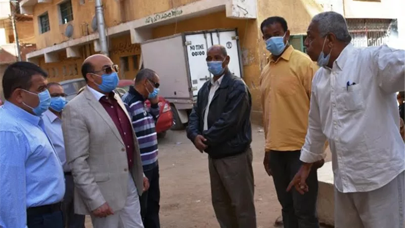 محافظ أسوان يقرر وضع صناديق قمامة ويؤكد على بدء أعمال المرحلة الثانية لتحسين مياه الشرب