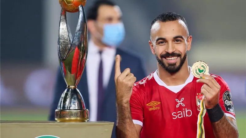 الأهلى يتخذ قراراً هاماً بشأن محمد مجدى قفشة
