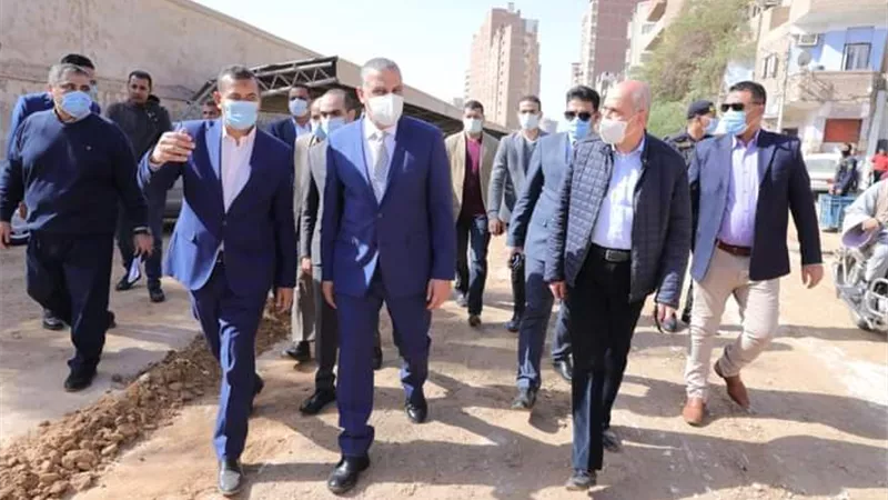 محافظ سوهاج يتفقد أعمال النظافة والتجميل بالكورنيش الشرقي وميدان رفاعة الطهطاوي