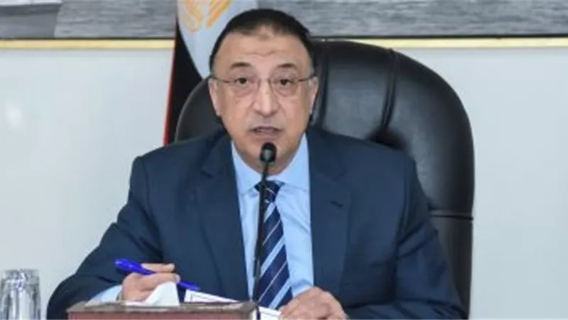 محافظ الإسكندرية: رفع درجة الاستعدادات القصوى بجميع الأجهزة للتعامل مع النوة الحالية
