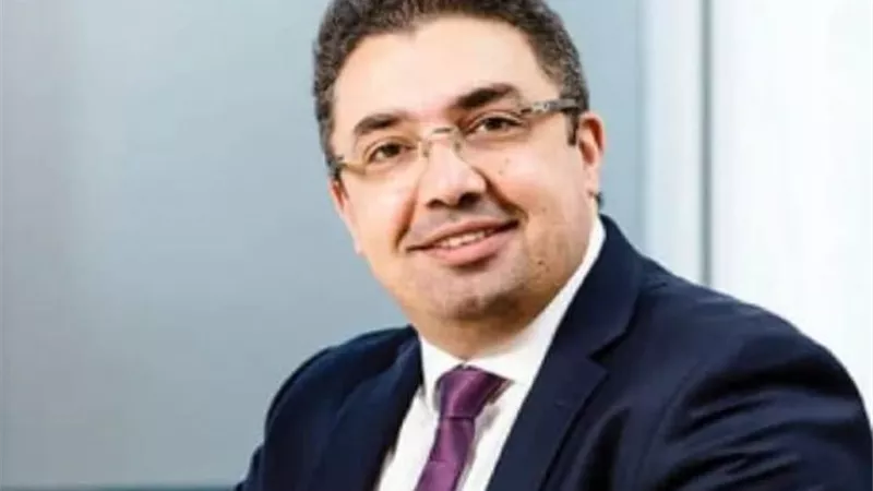 احمد عصام .. اول مصرى يتولى رئاسة فودافون انجلترا