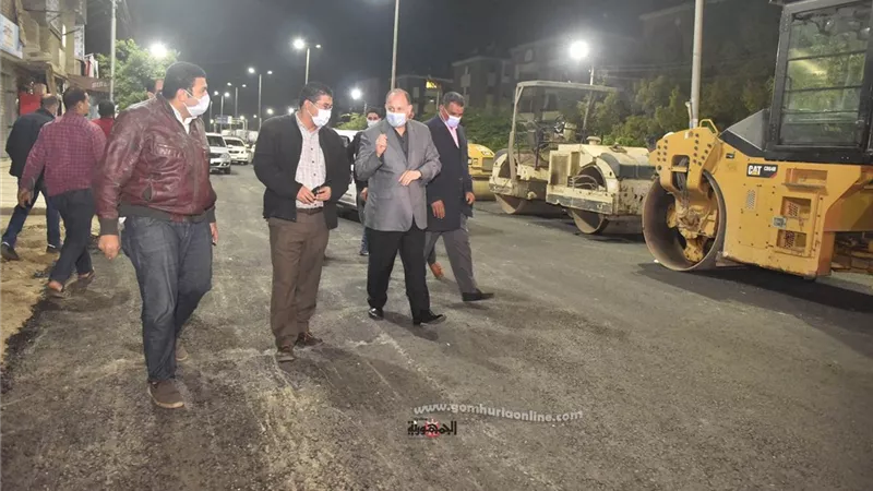 محافظ أسيوط يتفقد أعمال رصف طريق موقف نزلة عبداللاه بحي شرق