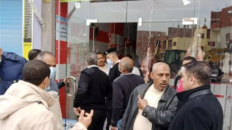 جهاز الصالحية الجديدة يشن حملة على الإشغالات ويغلق 5 محلات.. بالصور