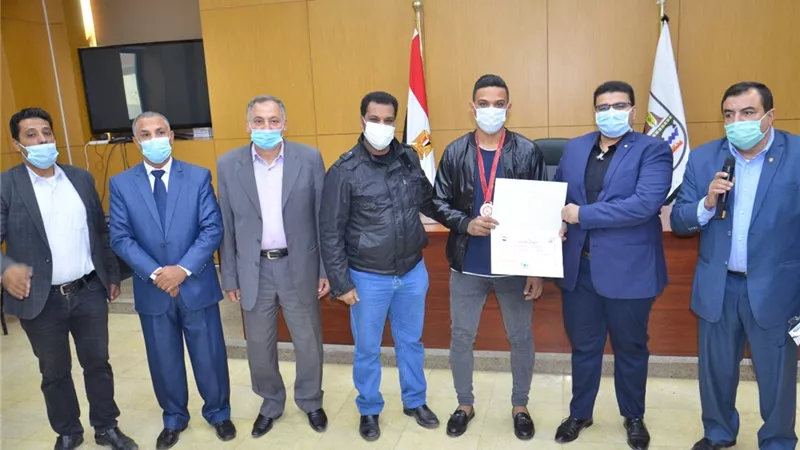 عاصم سلامة يُكرًم أبناء بني سويف المتميزين علمياً و رياضياً على مستوى الجمهورية