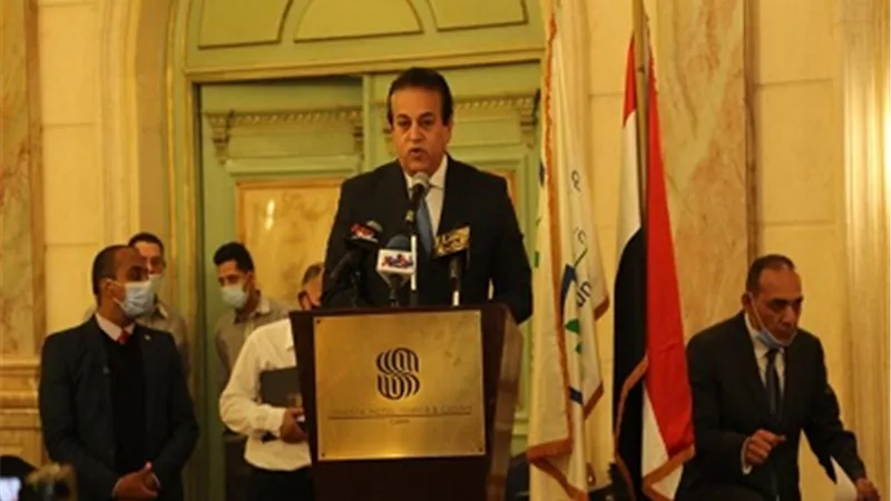 وزير التعليم العالي يشهد احتفال مؤسسة فريد خميس بتكريم أوائل الثانوية العامة