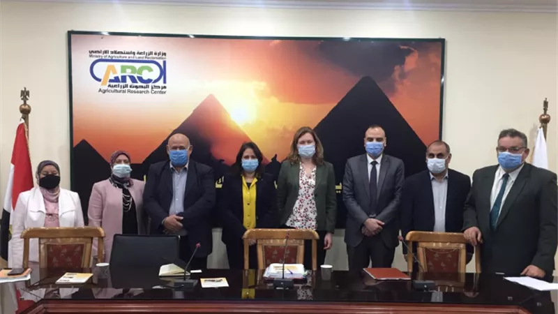 نائب المستشار الزراعى الفرنسى تزور مركز البحوث الزراعية وتناقش مجالات التعاون المشتركة بين البلدين
