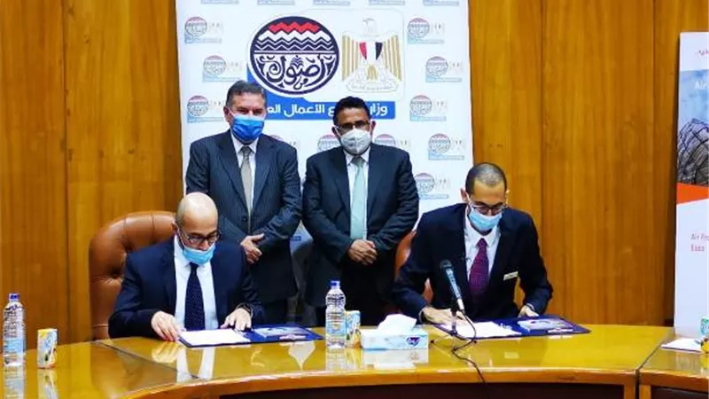 وزير قطاع الأعمال العام يشهد توقيع عقد إدارة وتشغيل مشروع 