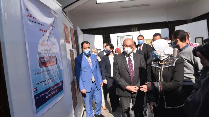 مسيرة طلابية حاشدة يتقدمها رئيس جامعة أسيوط خلال افتتاح مركز رعاية ذوى الإعاقة