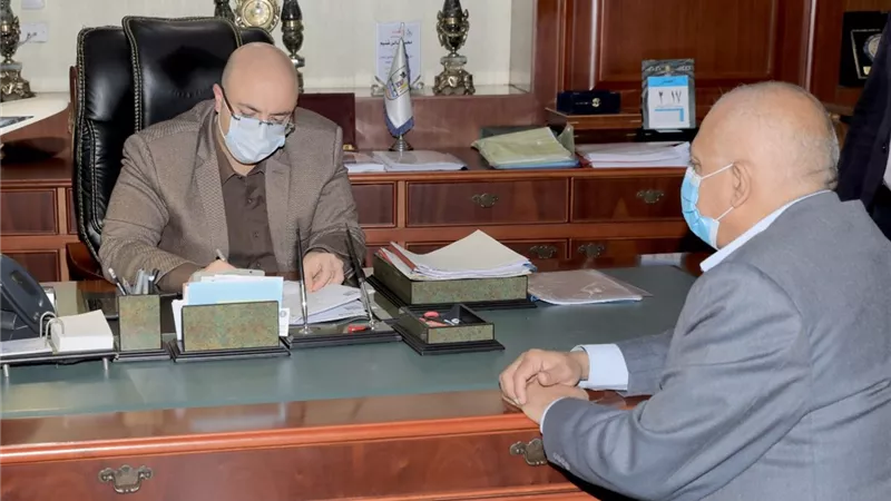 محافظ بني سويف يستعرض الموقف التنفيذي لمشروعات المدارس