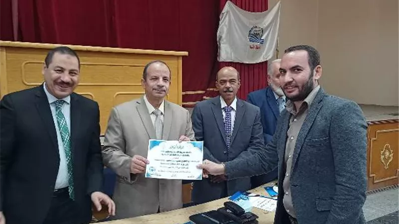 مديرية تعليم قنا تكرم ١٠ متدربين من المنطقة الأزهرية