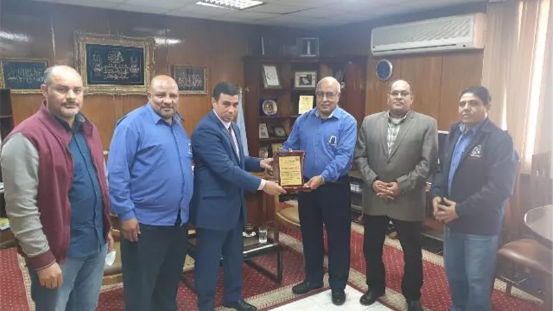 وفد من هندسة جنوب الوادى يزور مصنع الالومنيوم بنجع حمادي