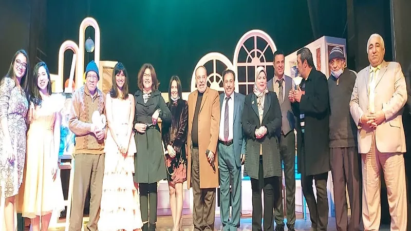 نجوم الفن والإعلام يشيدون بمسرحية 