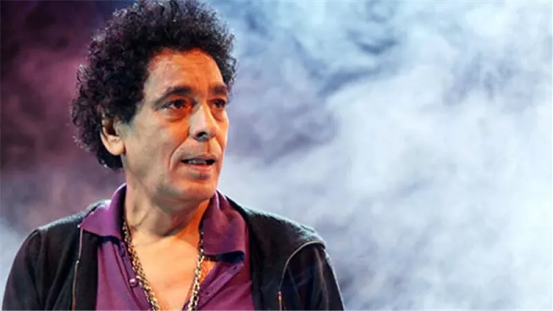 مساعد المطرب محمد منير يكشف حقيقة تدهور حالته الصحية وانتقاله الى احد المستشفيات الخاصة