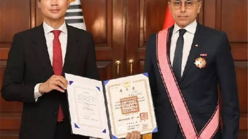 كوريا الجنوبية تمنح رئيس مجلس الأعمال المصري الكوري وسام «الاستحقاق»