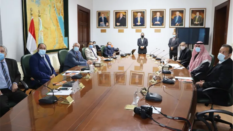 وزير الزراعة يلتقي بالرئيس التنفيذي لشركة دواجن الوطنية مصر