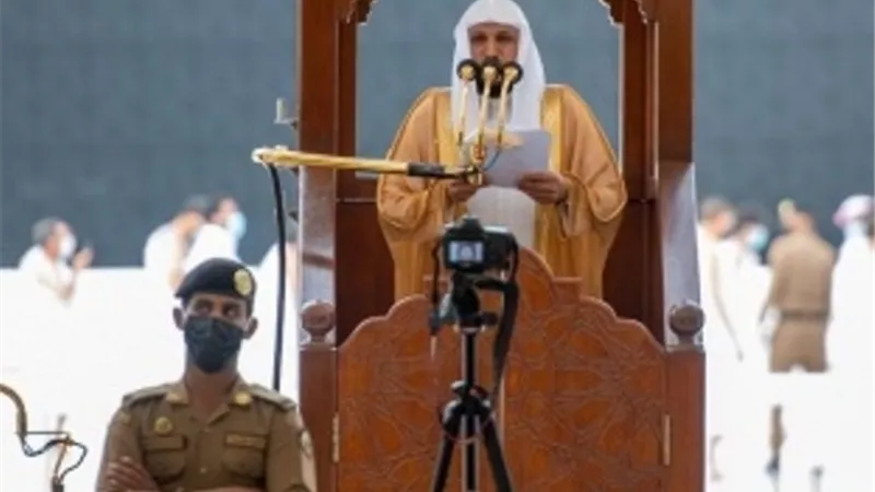 خطيب الحرم المكي: من لطف الله بعباده وعنايته بهم أنه يقدر أرزاقهم
