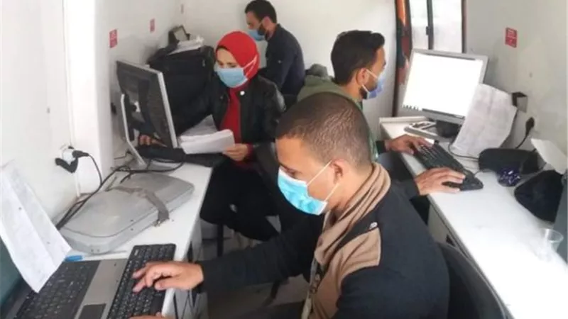 الكشف وتوفير العلاج لـ 1158 مواطنا فى قافلة طبية فى الفشن.. بالصور