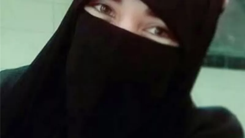 يكذبون كما يتنفسون .. العميلة منى سيف تدعي تدهور الحالة الصحية لآية كمال في السجن على الرغم من اخلاء سبيلها
