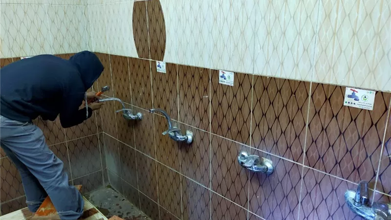 تركيب القطع الموفره لترشيد استهلاك المياه