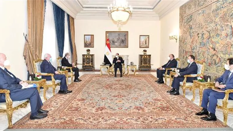 الرئيس يؤكد استمرار الجهود تجاه القضية الفلسطينية كونها من ثوابت السياسة المصرية