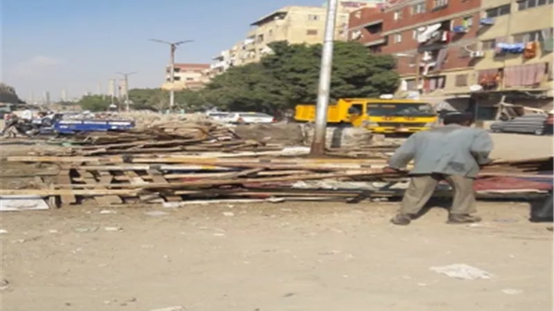 رئيس حى المعصرة يشن حملة مكبرة لإزالة مخازن الخردة والاشغالات من الطريق