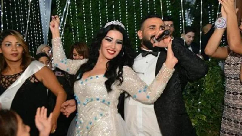 القضاء يلزم الفنان أحمد سعد بدفع 270 ألف جنيه نفقة متعة لـ سمية الخشاب