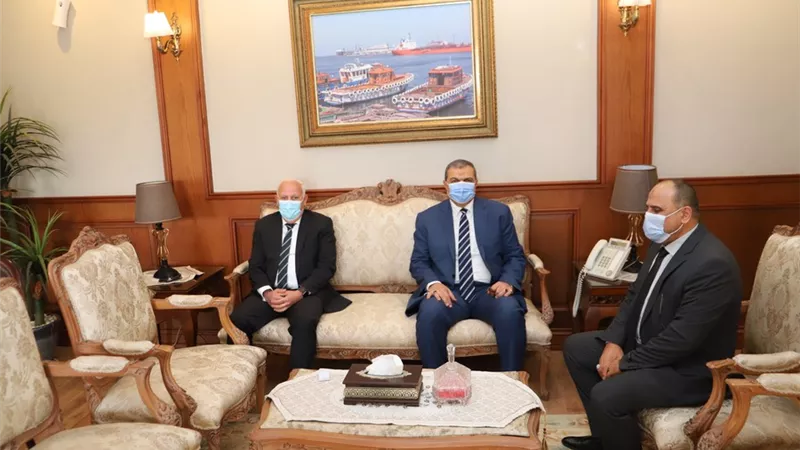 محافظ بورسعيد يستقبل وزير القوى العاملة قبل بدء جولته في المحافظة