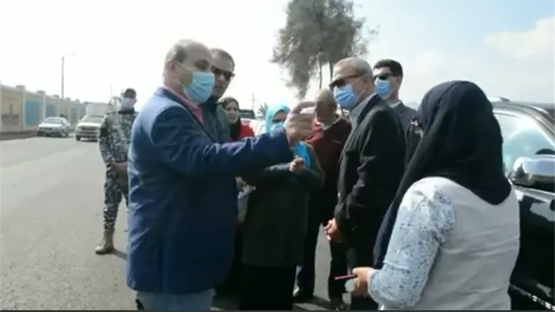 محافظ القليوبية يتابع أعمال رصف طريق 