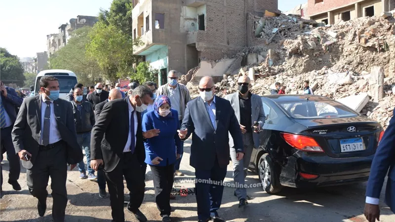محافظ القاهرة يتابع من الشارع اعمال الازاله فى منطقه الطيبى بالسيده زينب بالصور