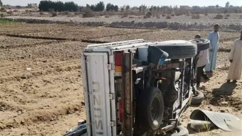 مصرع واصابة 15 فى حادث انقلاب سيارة نقل بقنا.. تعرف عليهم بالأسماء