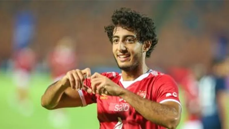 نجم الأهلى يخطف قلوب الجماهير بإطلالة كاجوال.. شاهد