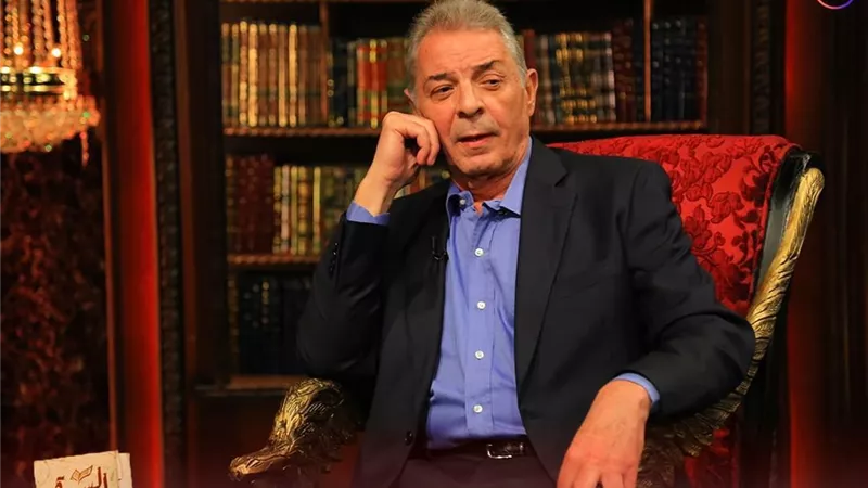 بعد شهور من الزواج السري.. كيف تسببت حادثة في إعلان محمود حميدة زواجه الثاني؟