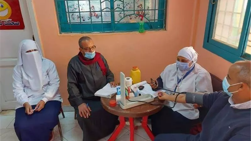 مديرية الصحة بالقليوبية: تنظيم 8 قوافل طبية لقرى المحافظة الأكثر إحتياجا.. بالصور