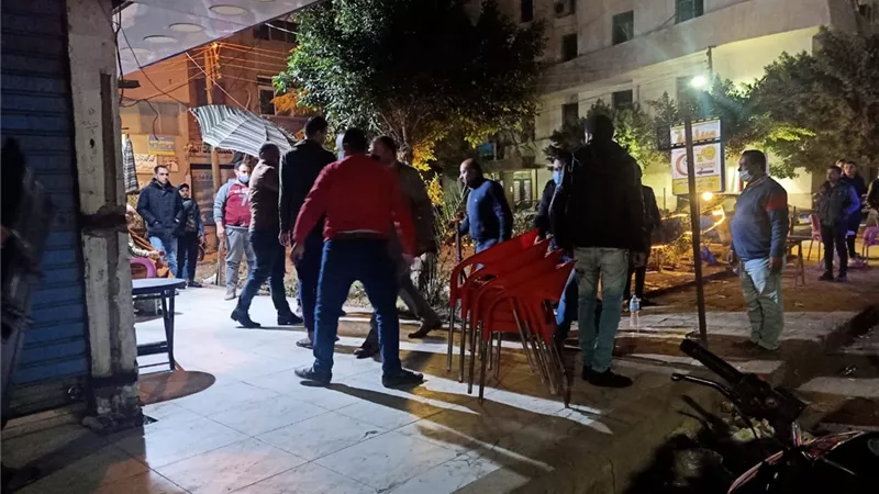 محافظ القليوبيه يقود حمله مكبره علي المقاهي لمصادره الشيشه تطبيقا للاجراءات الاحترازيه