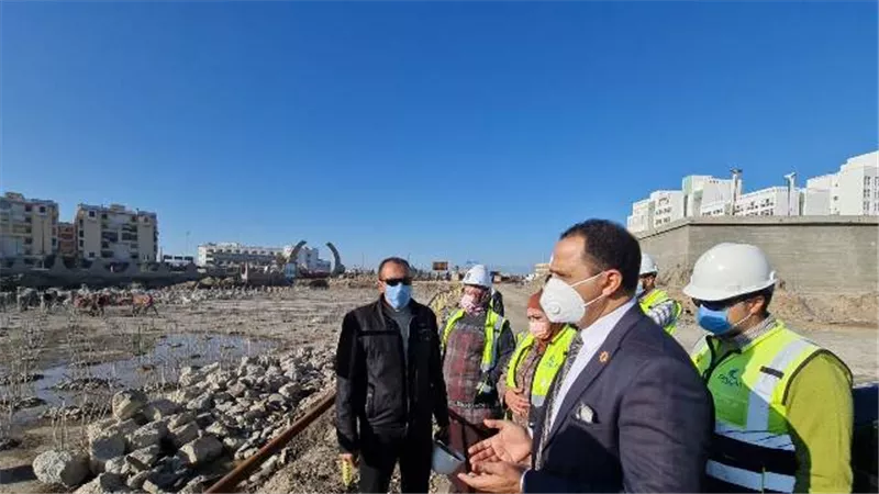 رئيس جامعة دمنهور يتفقد إنشاءات مشروعى كلية الطب والمستشفى الجامعى.صور