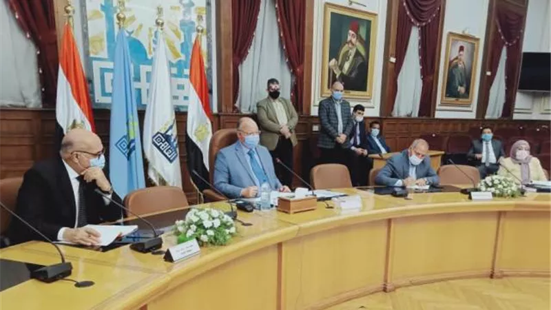 محافظ القاهرة يشيد بقرار الطوائف المسيحية بمنع التجمعات وقصر الاحتفالات على عدد محدود