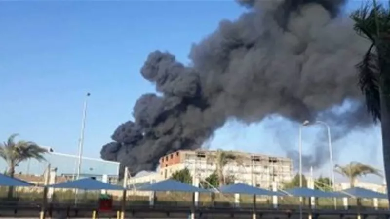 نيابة الشرقية تحقق فى مصرع فتاة وإصابة 8 عمال بالعاشر