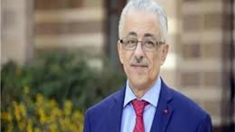 لا تعليق للدراسة .. ولن نعود للامتحانات المنزلية أو الأبحاث المناهج بلا حذف .. رفع الغياب .. وتناوب المعلمين متروك للمحافظين