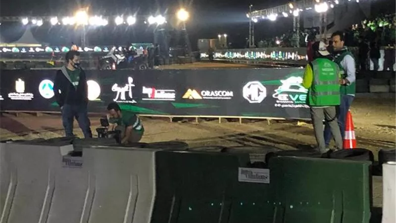 الاثار واوراسكوم بيراميدز راعي رالي السيارات الكهربائية في هضبة الاهرامات
