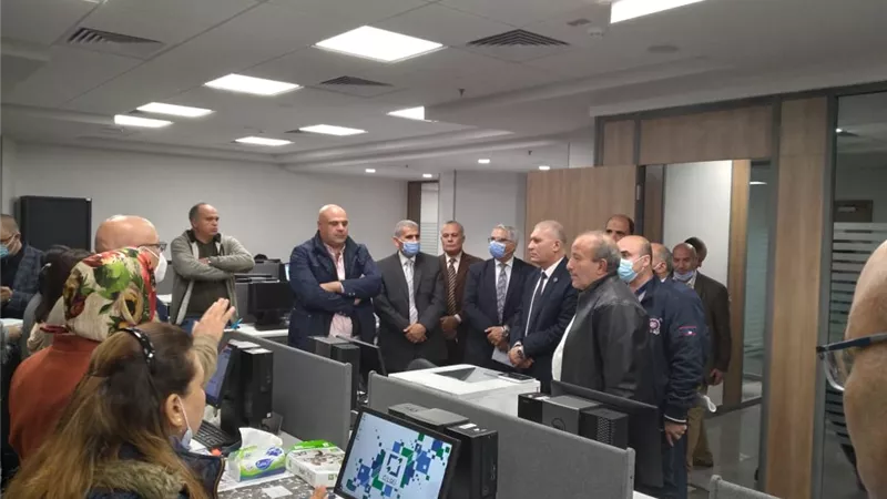 رئيس مصلحة الجمارك يزور مركز الخدمات اللوجستية بميناء الإسكندرية البحرى