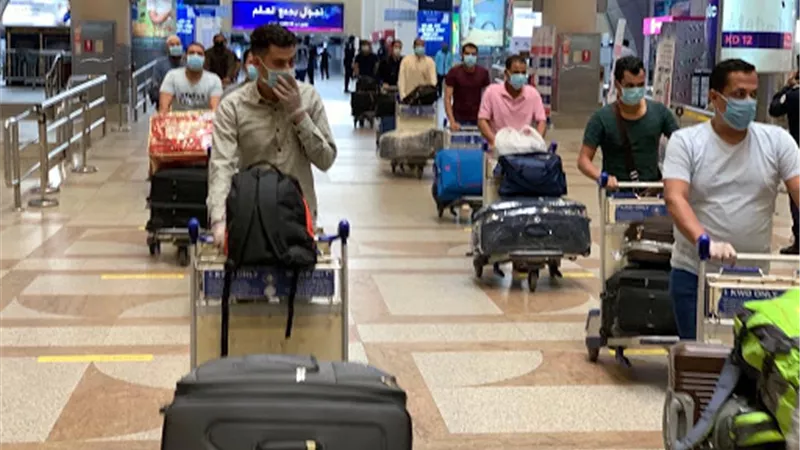 بعد الإغلاق .. أول قرار حكومي تجاه العالقين بالخارج من المصريين