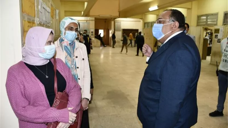 ماجد نجم يتفقد سير الجولة الأولى لانتخابات الاتحادات الطلابية فى جامعة حلوان.. بالصور