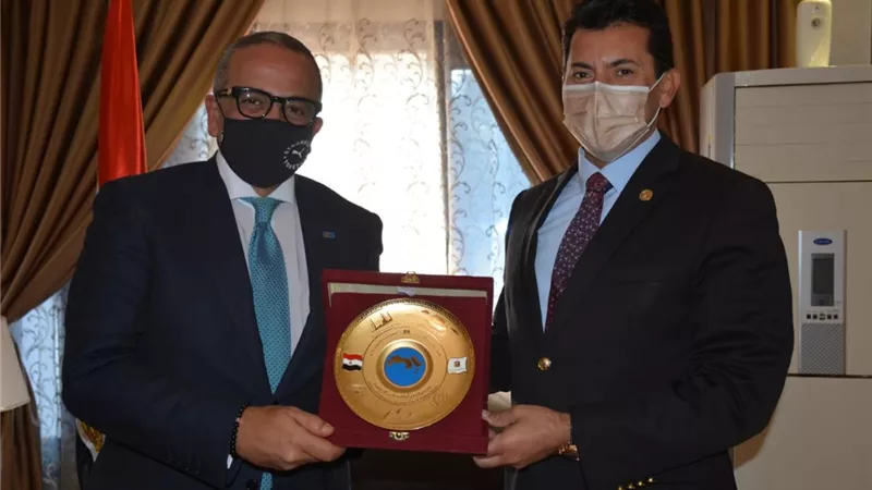 صبحى يكرم الجناينى وفضل وعبدالله على جهودهم في إدارة اتحاد الكرة